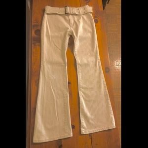 Cute stretchy jeans with attached belt